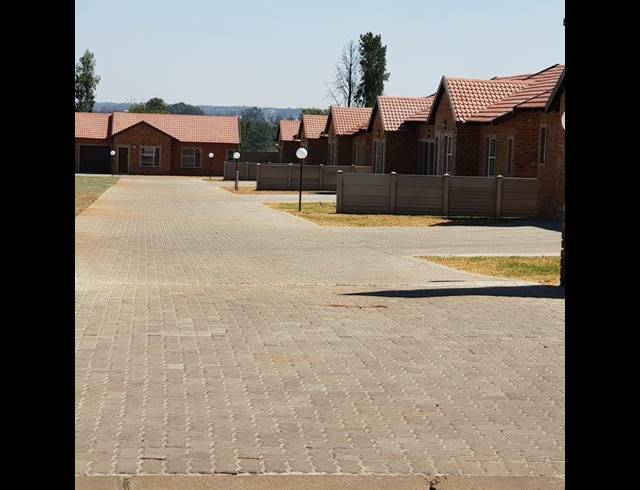 2 BEDROOM TOWNHOUSE FOR SALE IN RIVERSDALE